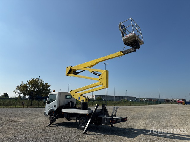 2011 Renault Maxity 110Dxi 2011 Socage DA320 20 m on Bucket Truck - Camion avec nacelle: photos 4 2011 Renault Maxity 110Dxi 2011 Socage DA320 20 m on Bucket Truck - Camion avec nacelle: photos 4