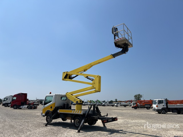 2011 Renault Maxity 2011 Socage DA320 20 m on Bucket Truck - Camion avec nacelle: photos 3 2011 Renault Maxity 2011 Socage DA320 20 m on Bucket Truck - Camion avec nacelle: photos 3