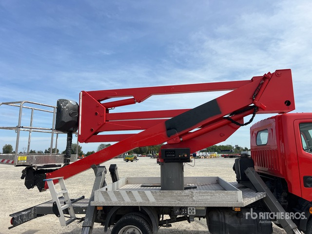 2011 Renault Maxity 2011 Socage DA320 20 m on Bucket Truck - Camion avec nacelle: photos 5 2011 Renault Maxity 2011 Socage DA320 20 m on Bucket Truck - Camion avec nacelle: photos 5