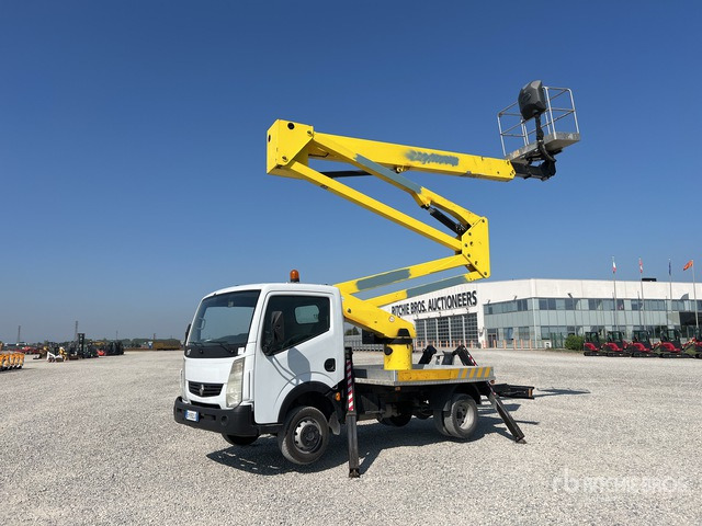 2011 Renault Maxity 2011 Socage DA324 24 m on Bucket Truck - Camion avec nacelle: photos 2 2011 Renault Maxity 2011 Socage DA324 24 m on Bucket Truck - Camion avec nacelle: photos 2