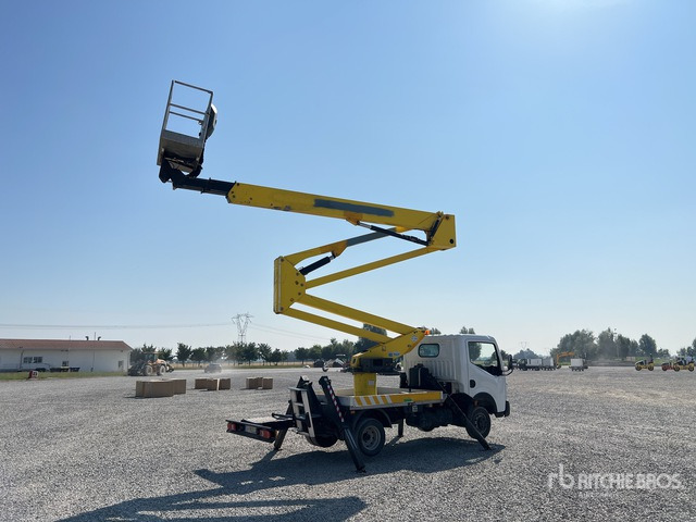 2011 Renault Maxity 2011 Socage DA324 24 m on Bucket Truck - Camion avec nacelle: photos 4 2011 Renault Maxity 2011 Socage DA324 24 m on Bucket Truck - Camion avec nacelle: photos 4