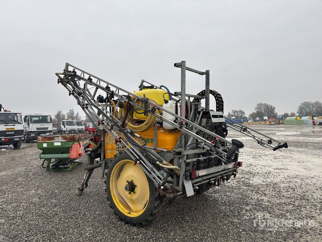 2012 IMM CSP 1000 Pull-Type Sprayer - Pulvérisateur traîné: photos 4 2012 IMM CSP 1000 Pull-Type Sprayer - Pulvérisateur traîné: photos 4