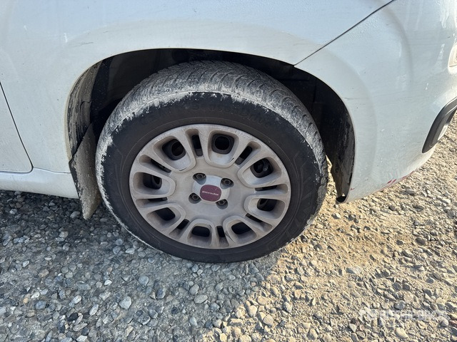 2013 Fiat Panda Automobile - Voiture: photos 4 2013 Fiat Panda Automobile - Voiture: photos 4