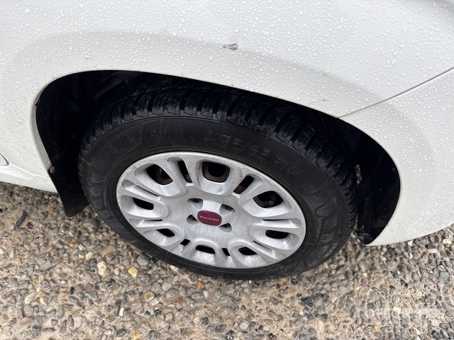 2013 Fiat Panda Automobile - Voiture: photos 4 2013 Fiat Panda Automobile - Voiture: photos 4