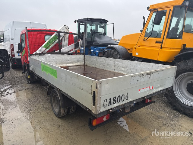2013 Nissan Cabstar 35.12 (Inoperable) Flatbed Truck with Crane - Camion plateau: photos 3 2013 Nissan Cabstar 35.12 (Inoperable) Flatbed Truck with Crane - Camion plateau: photos 3