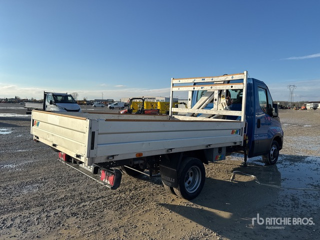 2016 Iveco 35C11 2016 Bonfiglioli P2300 L/2SI on ... Flatbed Truck with Crane - Utilitaire plateau: photos 4 2016 Iveco 35C11 2016 Bonfiglioli P2300 L/2SI on ... Flatbed Truck with Crane - Utilitaire plateau: photos 4