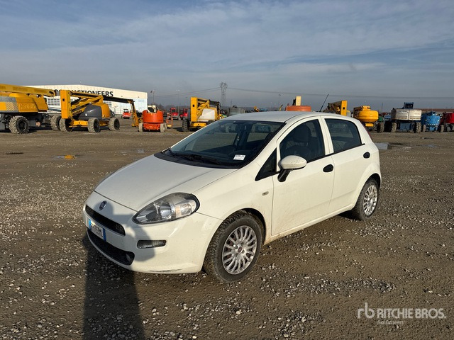 2018 Fiat Grande Punto Van Truck - Voiture: photos 1 2018 Fiat Grande Punto Van Truck - Voiture: photos 1