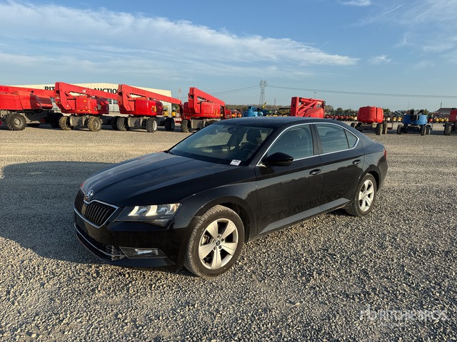 2018 Skoda Superb Autovettura - Voiture: photos 1 2018 Skoda Superb Autovettura - Voiture: photos 1