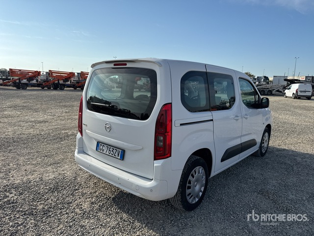 2021 Opel Combo LIFE 1.5 D 100CV EDITION PLUS L ... Van Truck - Fourgonnette: photos 3 2021 Opel Combo LIFE 1.5 D 100CV EDITION PLUS L ... Van Truck - Fourgonnette: photos 3