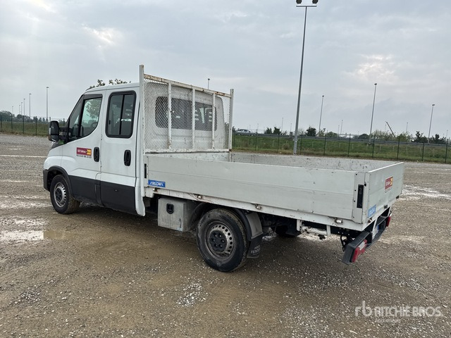 Iveco Daily 35-120 Autocarro cassone fisso - Utilitaire plateau: photos 3 Iveco Daily 35-120 Autocarro cassone fisso - Utilitaire plateau: photos 3