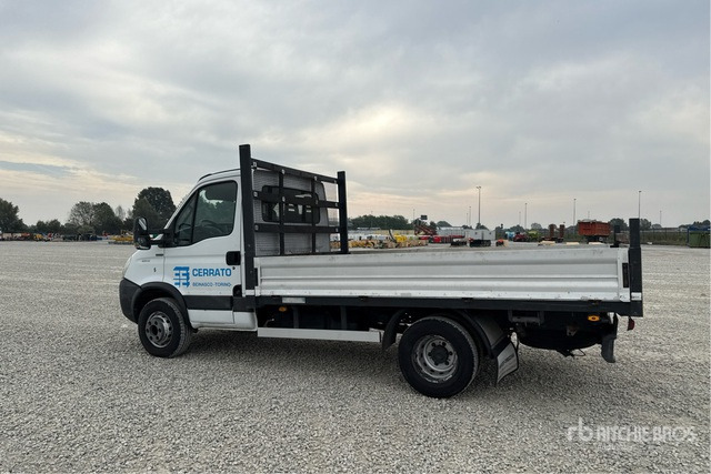 Iveco Daily 65C15 Autocarro cassone fisso - Utilitaire plateau: photos 1 Iveco Daily 65C15 Autocarro cassone fisso - Utilitaire plateau: photos 1