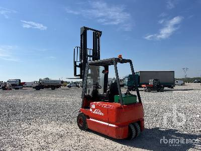 LINDE E20 2000 kg - Chariot élévateur électrique: photos 2 LINDE E20 2000 kg - Chariot élévateur électrique: photos 2