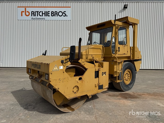 1992 Cat CB-525B Compacteur Monocylindre Smooth Drum Compactor - Compacteur à pieds de mouton/ Monocylindre: photos 1 1992 Cat CB-525B Compacteur Monocylindre Smooth Drum Compactor - Compacteur à pieds de mouton/ Monocylindre: photos 1