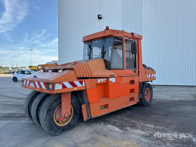 2001 Cat PS-300B 7 Wheel Compacteur Pneumatique ... Pneumatic Roller - Compacteur à pneus: photos 1 2001 Cat PS-300B 7 Wheel Compacteur Pneumatique ... Pneumatic Roller - Compacteur à pneus: photos 1