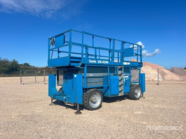 2001 Genie GS4390 4x4 Nacelle Ciseaux Scissor Lift - Nacelle ciseaux: photos 1 2001 Genie GS4390 4x4 Nacelle Ciseaux Scissor Lift - Nacelle ciseaux: photos 1