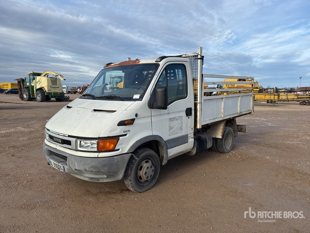2002 Iveco Daily 35C11 4x2 Camion Benne (Inoperable) Dump Truck: Light Duty - Camion benne: photos 1 2002 Iveco Daily 35C11 4x2 Camion Benne (Inoperable) Dump Truck: Light Duty - Camion benne: photos 1