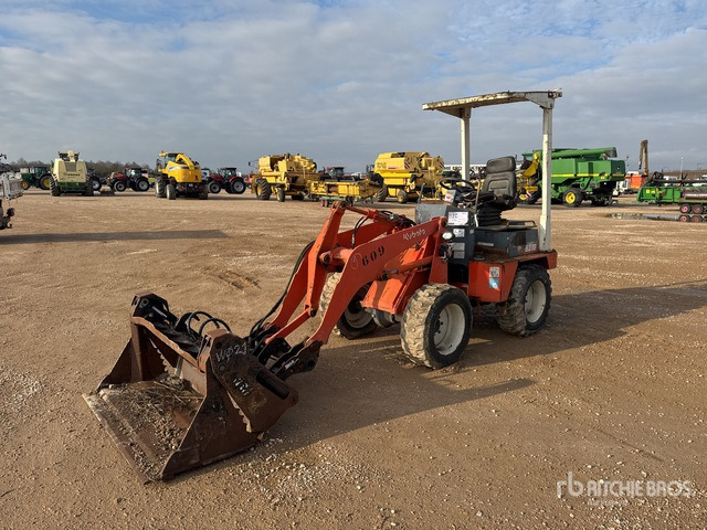 2008 Kubota R310 (Inoperable) Wheel Loader - Chargeuse sur pneus: photos 1 2008 Kubota R310 (Inoperable) Wheel Loader - Chargeuse sur pneus: photos 1