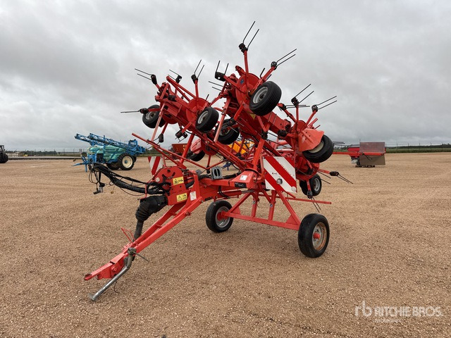 2011 Kuhn GF8702T 8.7 m 3-Point 8 Rotor Faneuse Hay Tedder - Faneuse: photos 2 2011 Kuhn GF8702T 8.7 m 3-Point 8 Rotor Faneuse Hay Tedder - Faneuse: photos 2