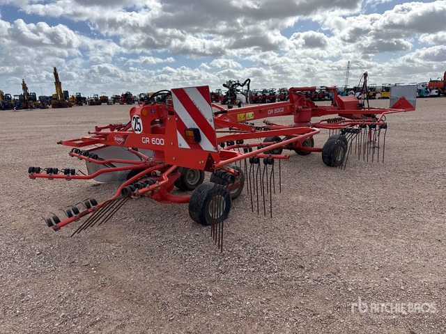 2012 Kuhn GA 6002 6 m Semi-Mount 2 Rotor Andaineur Hay Rake - Faneuse: photos 4 2012 Kuhn GA 6002 6 m Semi-Mount 2 Rotor Andaineur Hay Rake - Faneuse: photos 4