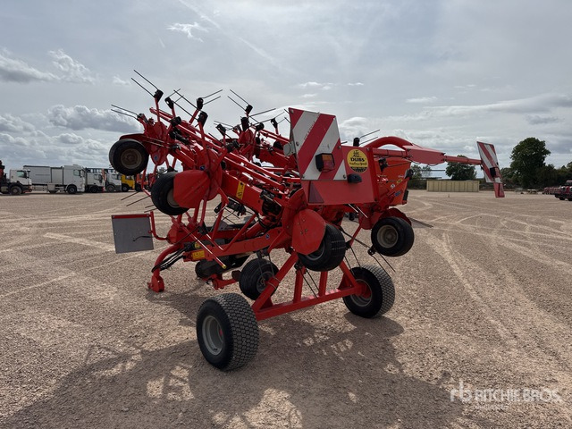 2015 Kuhn GF10802TGII 10.8 m Semi-Mount 10 Rotor Faneuse Hay Tedder - Faneuse: photos 3 2015 Kuhn GF10802TGII 10.8 m Semi-Mount 10 Rotor Faneuse Hay Tedder - Faneuse: photos 3