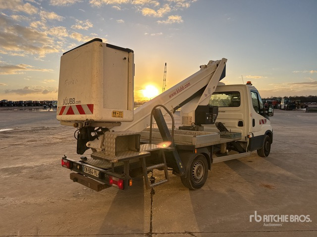 2017 Iveco 35-120 2017 Isoli VT48NEXS 14 m on Cam ... Bucket Truck - Camion avec nacelle: photos 3 2017 Iveco 35-120 2017 Isoli VT48NEXS 14 m on Cam ... Bucket Truck - Camion avec nacelle: photos 3