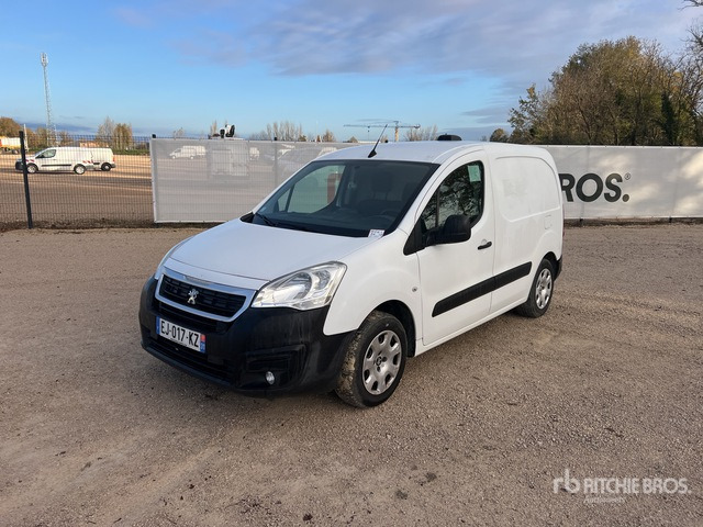 2017 Peugeot Partner Vehicule Utilitaire Cargo Van - Véhicule utilitaire: photos 1 2017 Peugeot Partner Vehicule Utilitaire Cargo Van - Véhicule utilitaire: photos 1