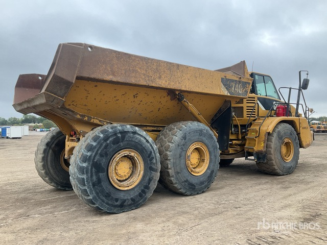 2010 Cat 740 (Inoperable) Articulated Dump Truck - Tombereau articulé: photos 3 2010 Cat 740 (Inoperable) Articulated Dump Truck - Tombereau articulé: photos 3