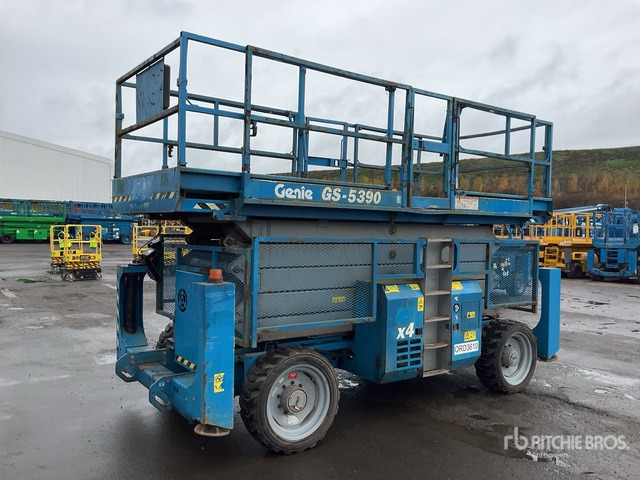 2010 Genie GS-5390 4x4 Diesel Scissor Lift - Nacelle ciseaux: photos 3 2010 Genie GS-5390 4x4 Diesel Scissor Lift - Nacelle ciseaux: photos 3