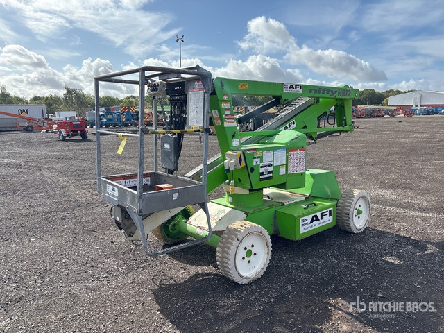 2013 Nifty-Lift HR12NDE 2WD Hybrid Articulating Boom Lift - Nacelle articulée: photos 3 2013 Nifty-Lift HR12NDE 2WD Hybrid Articulating Boom Lift - Nacelle articulée: photos 3