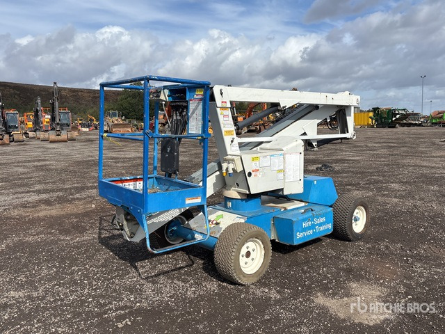 2013 Nifty-Lift HR12NDE 2WD Hybrid Articulating Boom Lift - Nacelle articulée: photos 3 2013 Nifty-Lift HR12NDE 2WD Hybrid Articulating Boom Lift - Nacelle articulée: photos 3