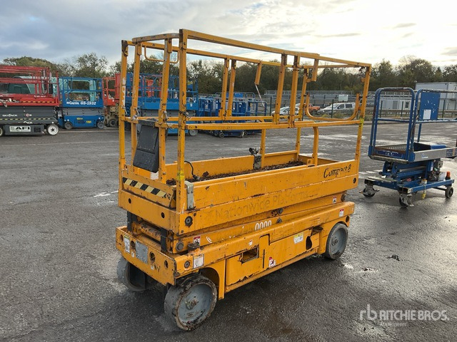 2014 Haulotte COMPACT8 Electric Scissor Lift - Nacelle ciseaux: photos 2 2014 Haulotte COMPACT8 Electric Scissor Lift - Nacelle ciseaux: photos 2