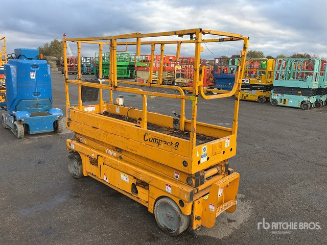 2014 Haulotte COMPACT8 Electric Scissor Lift - Nacelle ciseaux: photos 3 2014 Haulotte COMPACT8 Electric Scissor Lift - Nacelle ciseaux: photos 3