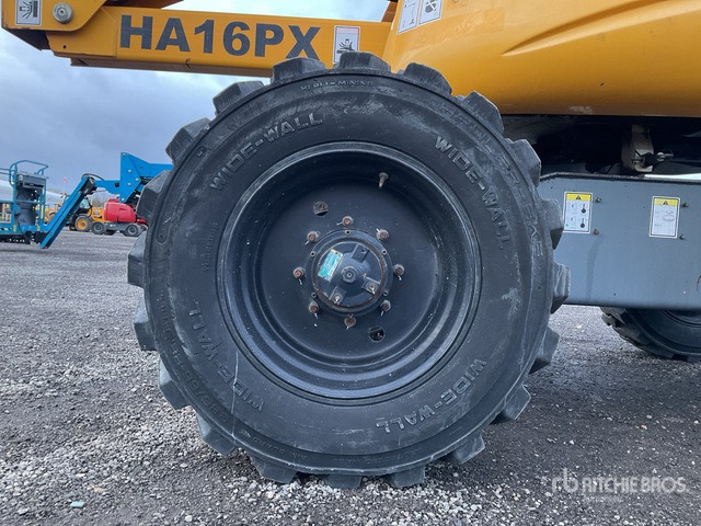 2014 Haulotte HA16PX 4WD Diesel Articulating Boom Lift - Nacelle articulée: photos 5 2014 Haulotte HA16PX 4WD Diesel Articulating Boom Lift - Nacelle articulée: photos 5