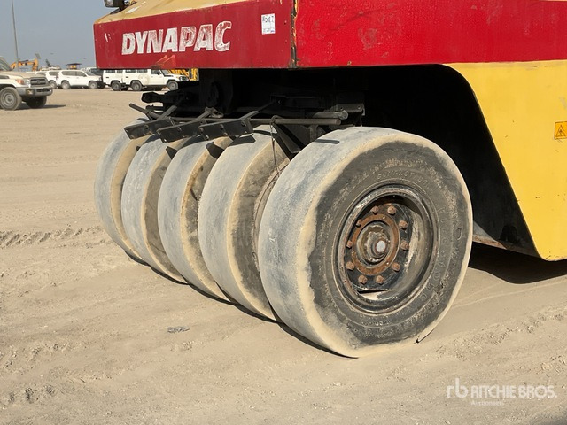 2002 Dynapac CP 271 9 Wheel Pneumatic Roller - Compacteur à pneus: photos 5 2002 Dynapac CP 271 9 Wheel Pneumatic Roller - Compacteur à pneus: photos 5