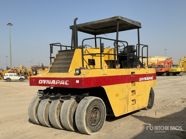 2002 Dynapac CP 271 9 Wheel Pneumatic Roller - Compacteur à pneus: photos 2 2002 Dynapac CP 271 9 Wheel Pneumatic Roller - Compacteur à pneus: photos 2