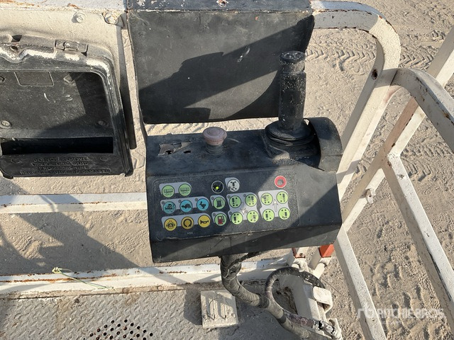 2004 Haulotte Compact 12DX 4x4 Diesel Scissor Lift - Nacelle ciseaux: photos 5 2004 Haulotte Compact 12DX 4x4 Diesel Scissor Lift - Nacelle ciseaux: photos 5