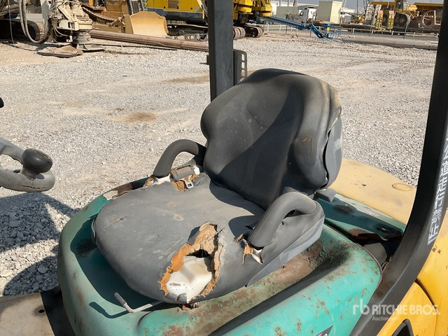 2007 Komatsu FD25T-16 2.5 ton (Inoperable) Forklift - Chariot élévateur diesel: photos 5 2007 Komatsu FD25T-16 2.5 ton (Inoperable) Forklift - Chariot élévateur diesel: photos 5