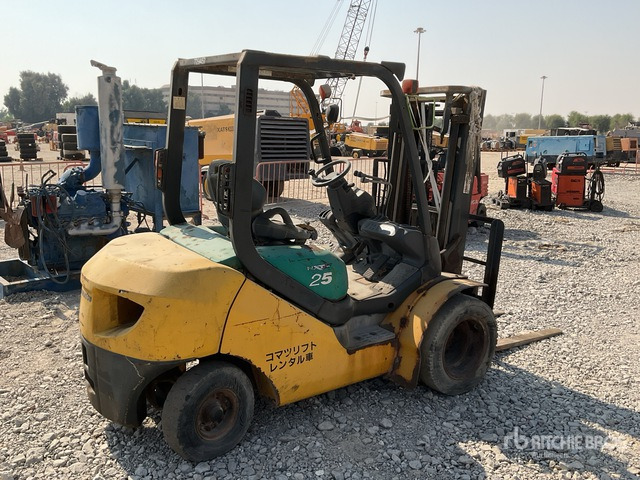 2007 Komatsu FD25T-16 2.5 ton (Inoperable) Forklift - Chariot élévateur diesel: photos 3 2007 Komatsu FD25T-16 2.5 ton (Inoperable) Forklift - Chariot élévateur diesel: photos 3