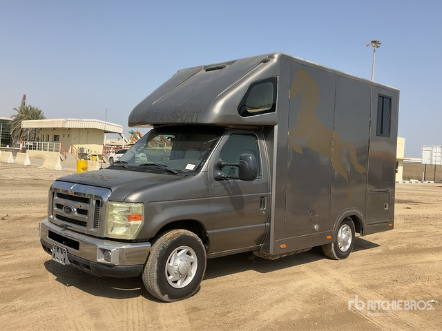2008 Ford F-350 4x2 Horse Transporting Truck :Misc. Truck - Camion chevaux: photos 2 2008 Ford F-350 4x2 Horse Transporting Truck :Misc. Truck - Camion chevaux: photos 2