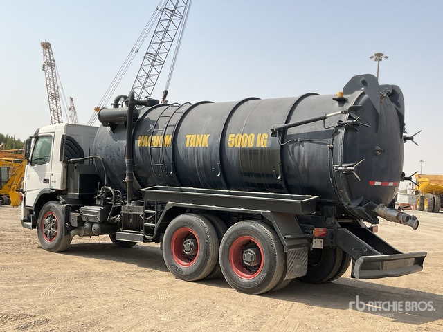 2008 Volvo FM400 6x4 20000 L Vacuum Tanker Truck - Camion hydrocureur: photos 3 2008 Volvo FM400 6x4 20000 L Vacuum Tanker Truck - Camion hydrocureur: photos 3