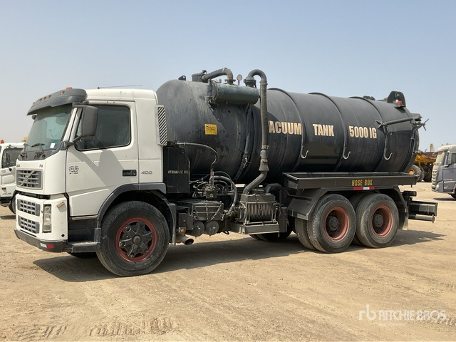 2008 Volvo FM400 6x4 20000 Liters Vacuum Tanker Truck - Camion hydrocureur: photos 2 2008 Volvo FM400 6x4 20000 Liters Vacuum Tanker Truck - Camion hydrocureur: photos 2