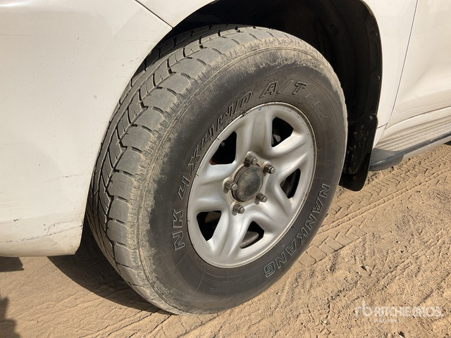 2012 Toyota Land Cruiser GX 200L 4x4 SUV - SUV: photos 5 2012 Toyota Land Cruiser GX 200L 4x4 SUV - SUV: photos 5