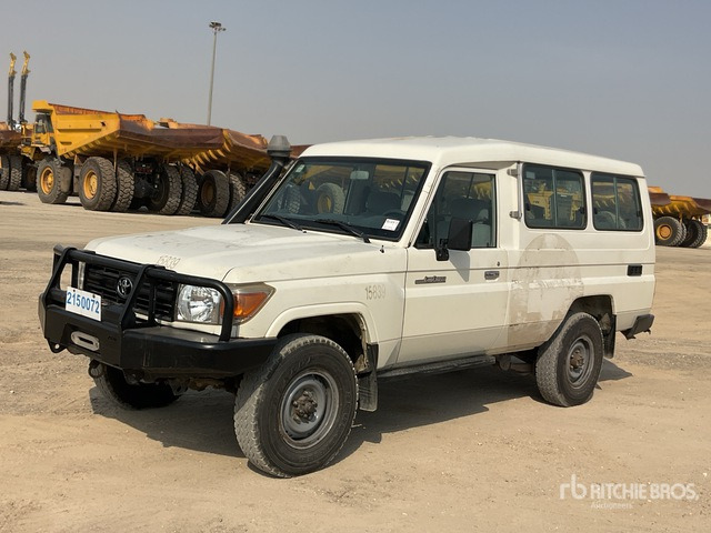 2014 Toyota Land Cruiser 78L 4x4 SUV - SUV: photos 1 2014 Toyota Land Cruiser 78L 4x4 SUV - SUV: photos 1