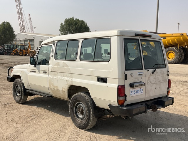 2014 Toyota Land Cruiser 78L 4x4 SUV - SUV: photos 4 2014 Toyota Land Cruiser 78L 4x4 SUV - SUV: photos 4