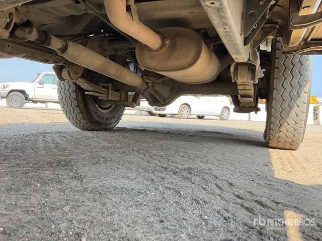 2016 Toyota Land Cruiser 76R 4x4 SUV - SUV: photos 5 2016 Toyota Land Cruiser 76R 4x4 SUV - SUV: photos 5