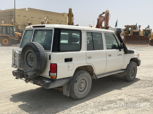 2018 Toyota Land Cruiser 76L 4x4 SUV - SUV: photos 4 2018 Toyota Land Cruiser 76L 4x4 SUV - SUV: photos 4