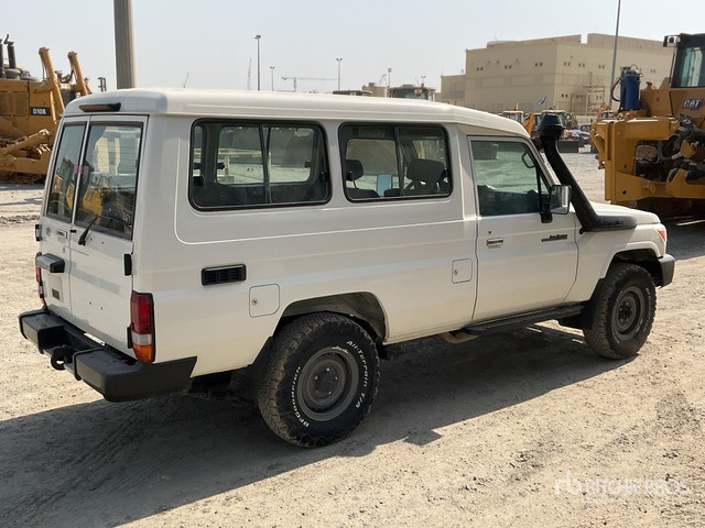 2019 Toyota Land Cruiser 78L 4x4 SUV - SUV: photos 5 2019 Toyota Land Cruiser 78L 4x4 SUV - SUV: photos 5