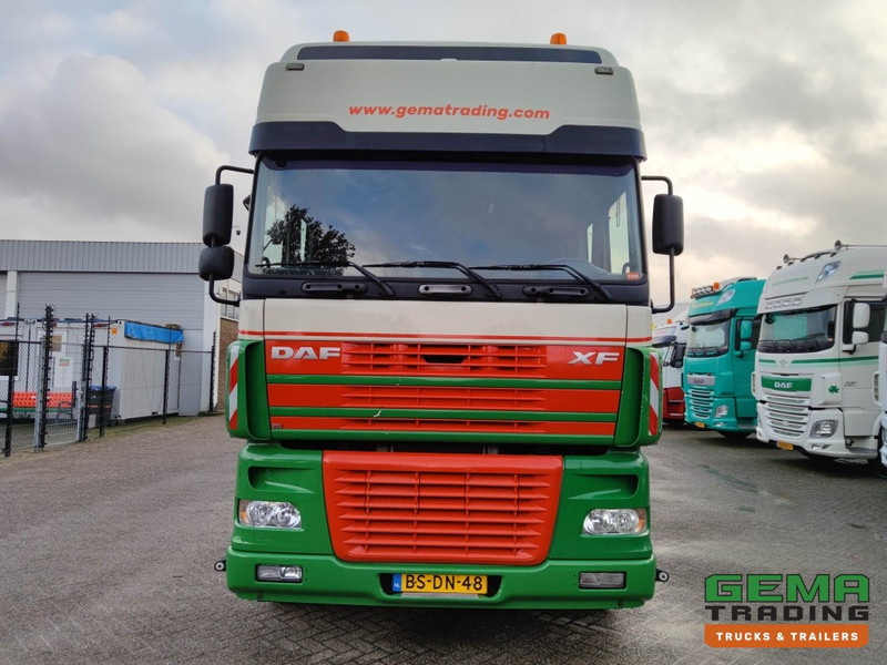 Crédit-bail de DAF FAK XF95.430 8x2 Super SuperSpaceCab Euro3 - CurtainSider 7.31m + Ramp 16T - MachineTransporter - 6 Persons  (V558) DAF FAK XF95.430 8x2 Super SuperSpaceCab Euro3 - CurtainSider 7.31m + Ramp 16T - MachineTransporter - 6 Persons  (V558): photos 8