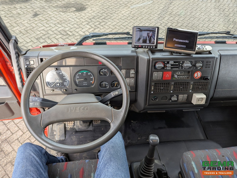 Photo d'intérieur 1: Crédit-bail de Iveco Tector ML120E24D 4x2 Euro3 DubbelCabine - Paardenwagen 3-Paards - Kleedruimte - Hydraulische klep- TOP! Iveco Tector ML120E24D 4x2 Euro3 DubbelCabine - Paardenwagen 3-Paards - Kleedruimte - Hydraulische klep- TOP!