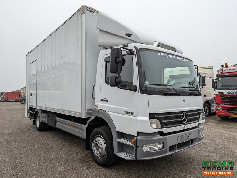 Mercedes-Benz Atego 1218 4x2 Dagcab Euro3 12T - Geslotenbak 6.2m - Portaallift - Hydr. steunpoten - Verhuiswagen - Camion fourgon: photos 3 Mercedes-Benz Atego 1218 4x2 Dagcab Euro3 12T - Geslotenbak 6.2m - Portaallift - Hydr. steunpoten - Verhuiswagen - Camion fourgon: photos 3